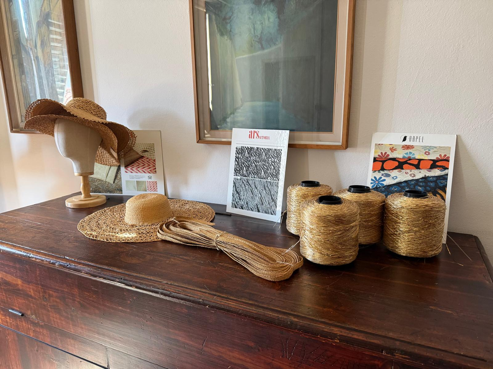 Showroom Fratelli Reali — капелюхи та пряжа